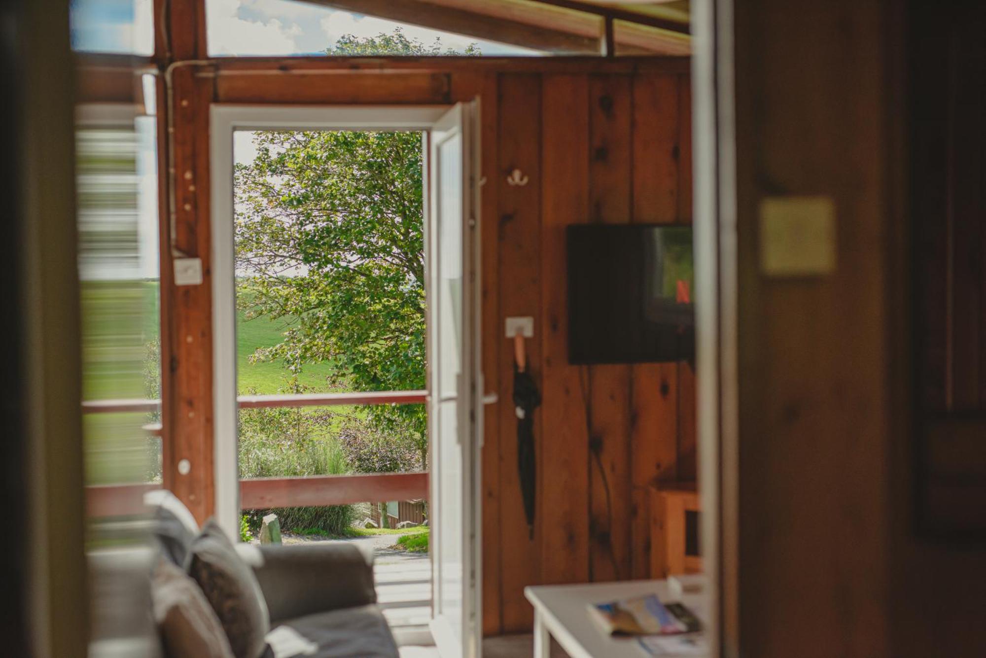 Timber Hill Self Catering Cedar Lodges Broad Haven Ngoại thất bức ảnh
